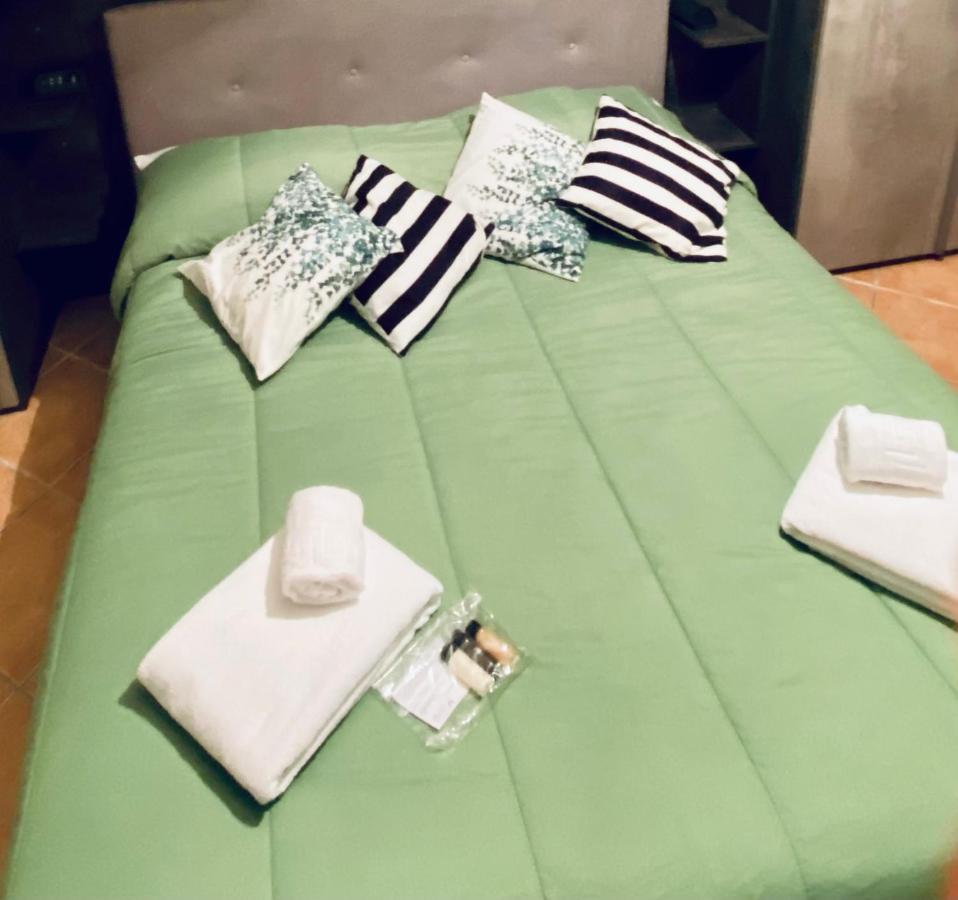 Skip Intro Apartment 타오르미나 외부 사진